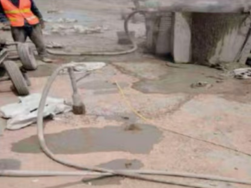 屯溪水泥混凝土路面板底注浆技术 路面脱空注浆整治方案